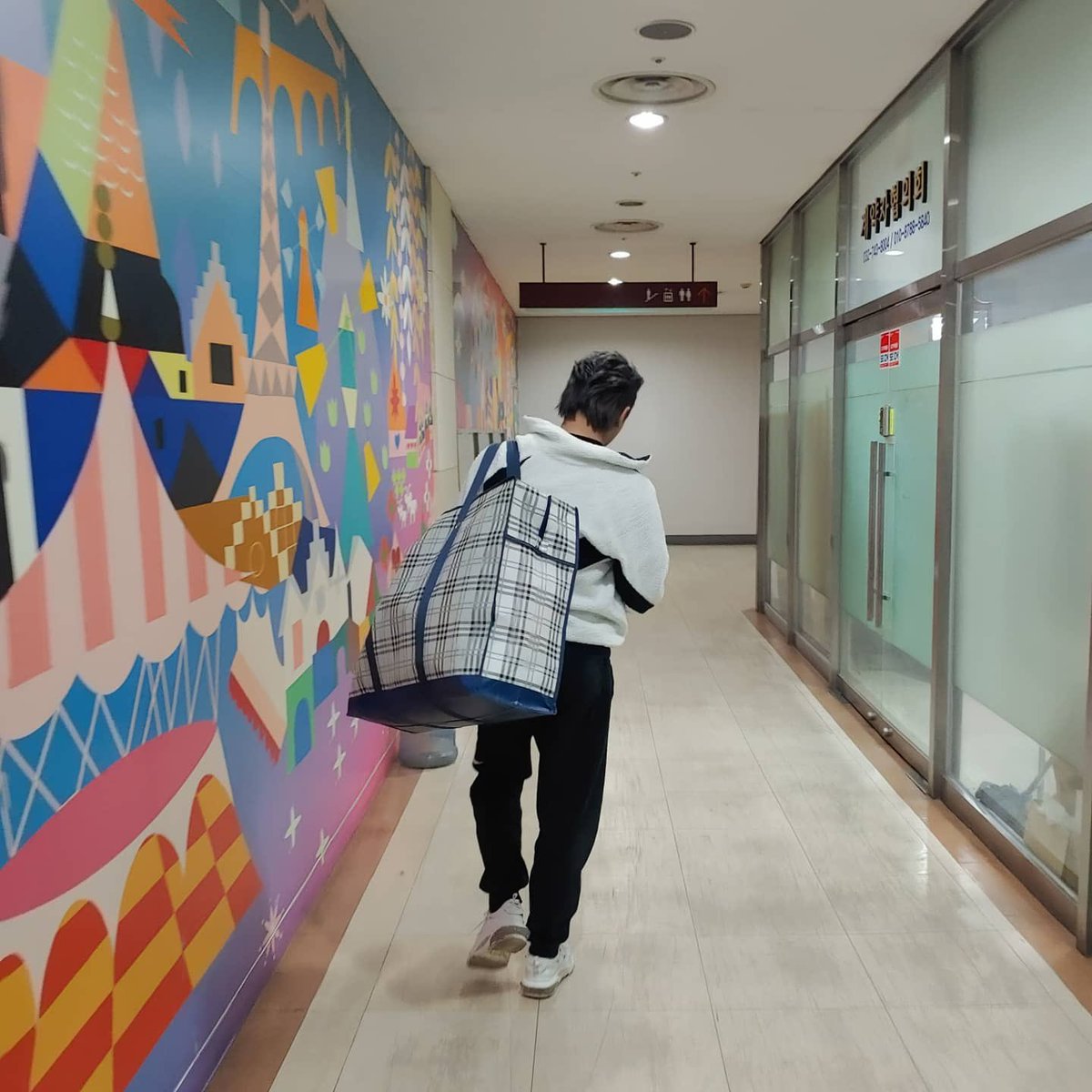 trainsequence's tweet photo. 갑자기 이때 생각남ㅋㅋ 끝나고도 본인짐인양 찾아서 들고 갔다는 한결같은 남자☆ https://t.co/YlL6dJTU2b