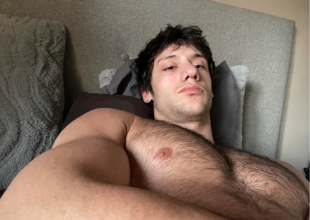 BANNEDPAPI's tweet photo. Who wants to suck a hairy hung Persian guy? https://t.co/bOSjIVUwjw