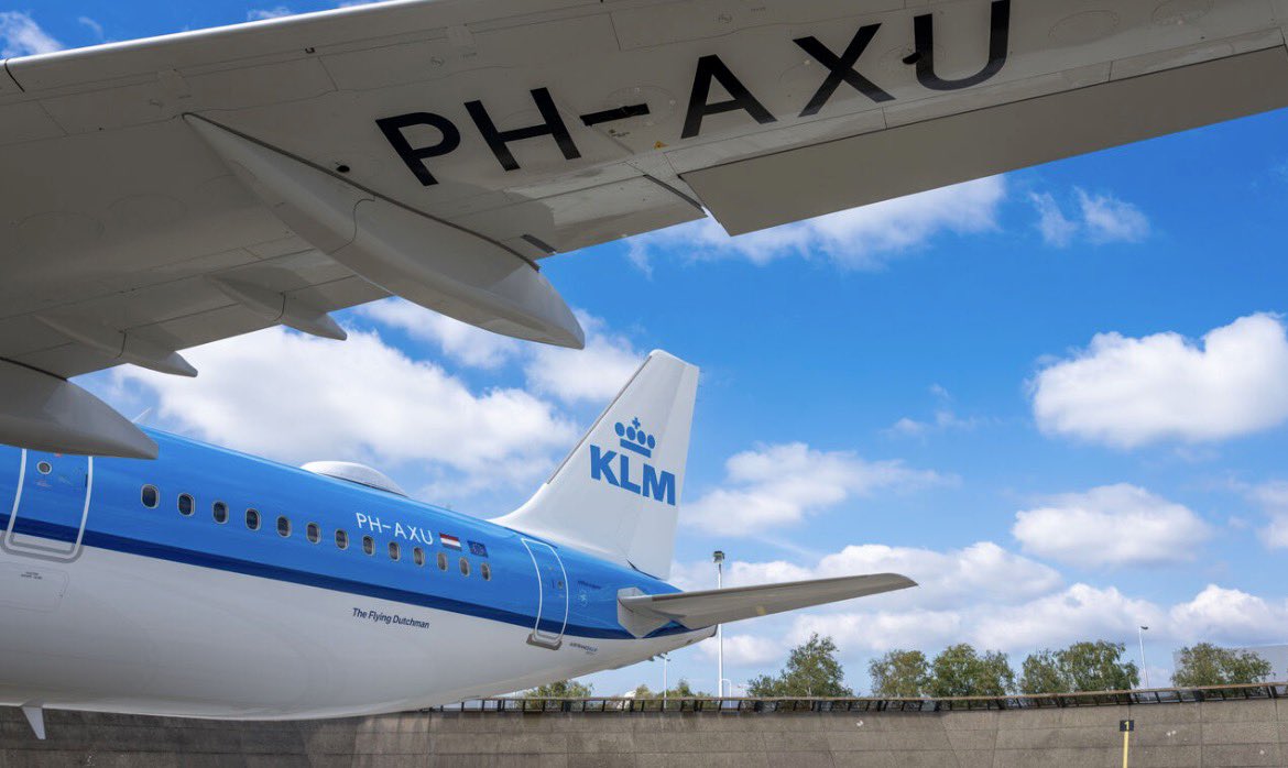 Gate7aviation's tweet photo. Le 17e A321neo de KLM a été le 17 juillet. Il porte le nom de Sint Janswindler et est immatriculé PH-AXU. #KLM #A321neo https://t.co/fSN4GG0MUs