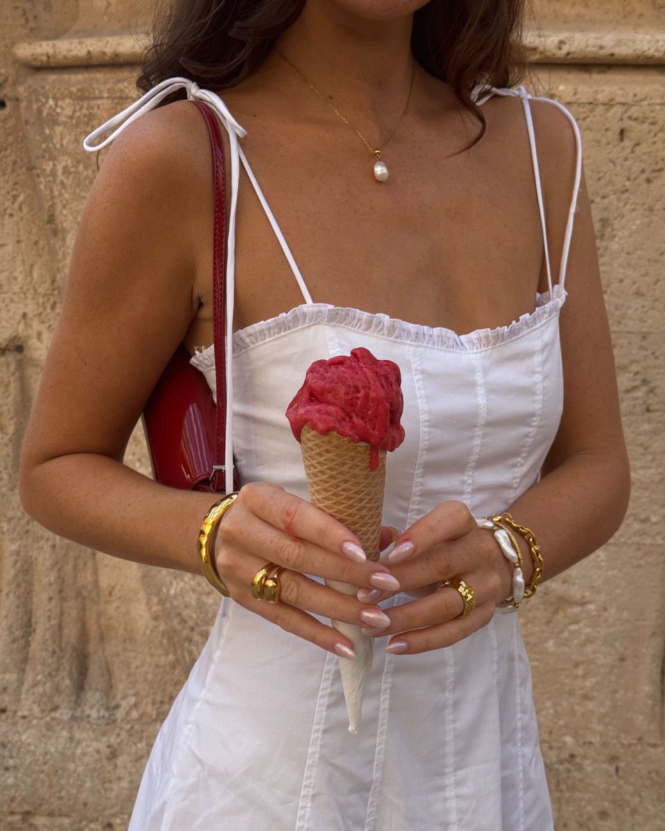 classyladylife's tweet photo. gelato in Italy 🇮🇹 https://t.co/1MMDAZZrTB