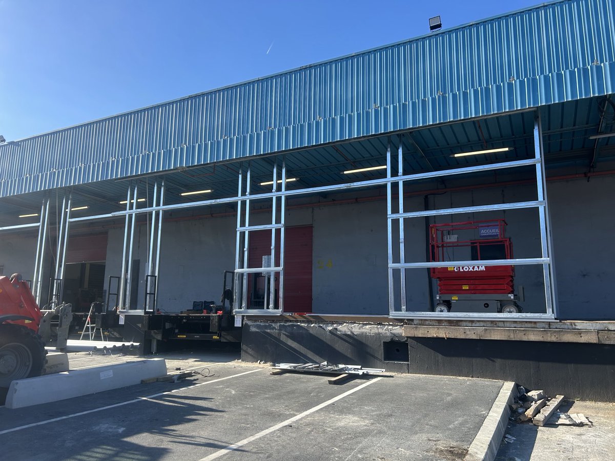 CEMLOCServices's tweet photo. Fermeture bardé de 30 mètres d’avancé de quai sur le port de Gennevilliers avec pose de 6 rideaux métalliques intérieur, 6 sas d’étanchéités et 2 portes métalliques pour issue de secours sur les deux côtés.

Suivez CEMLOC Services sur https://t.co/8hOAmyjzoD https://t.co/3JvcjDviiD