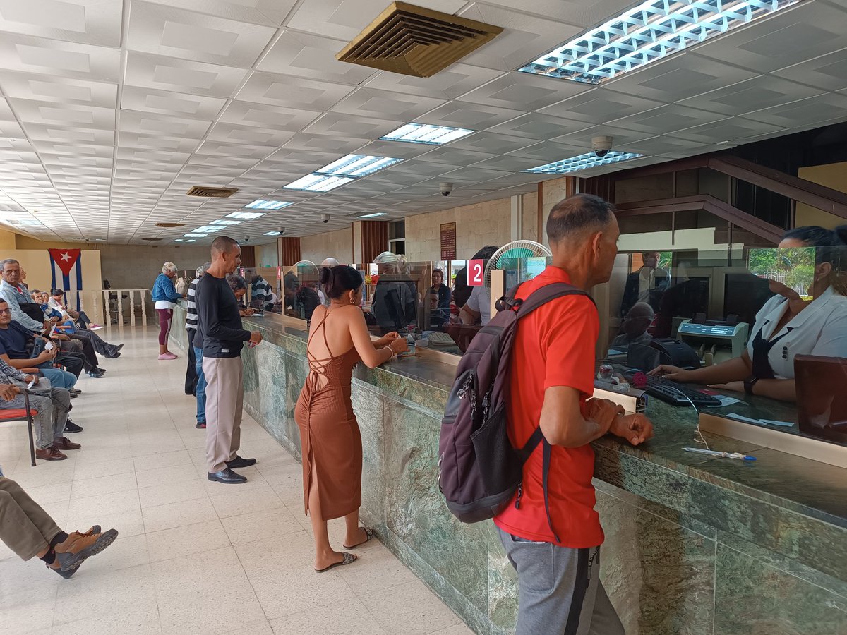 BancoCentralCub's tweet photo. 🇨🇺  Desde cada sucursal bancaria, desde cada operación, desde cada servicio, los #BancariosCubanos decimos: #CubaQuierePaz. Y estamos listos para defender esa paz, la independencia y la gloria de nuestra Revolución.
#CubaNoEsUnaAmenaza https://t.co/rhq9LkzKIK