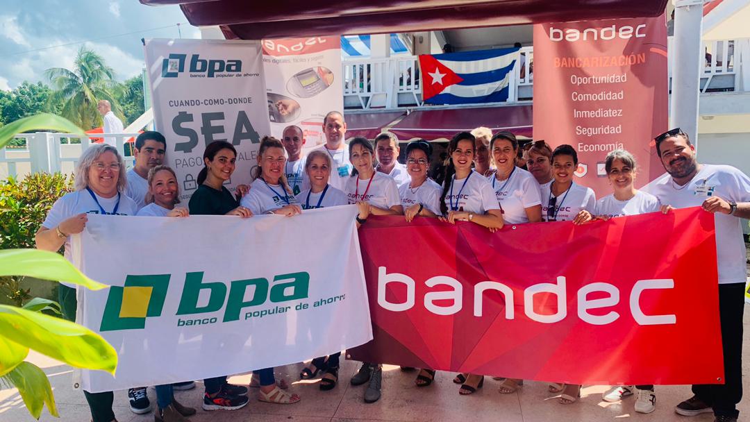 BancoCentralCub's tweet photo. 🇨🇺  Desde cada sucursal bancaria, desde cada operación, desde cada servicio, los #BancariosCubanos decimos: #CubaQuierePaz. Y estamos listos para defender esa paz, la independencia y la gloria de nuestra Revolución.
#CubaNoEsUnaAmenaza https://t.co/rhq9LkzKIK