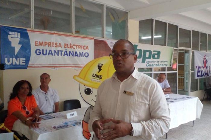 BancoCentralCub's tweet photo. 🇨🇺  Desde cada sucursal bancaria, desde cada operación, desde cada servicio, los #BancariosCubanos decimos: #CubaQuierePaz. Y estamos listos para defender esa paz, la independencia y la gloria de nuestra Revolución.
#CubaNoEsUnaAmenaza https://t.co/rhq9LkzKIK