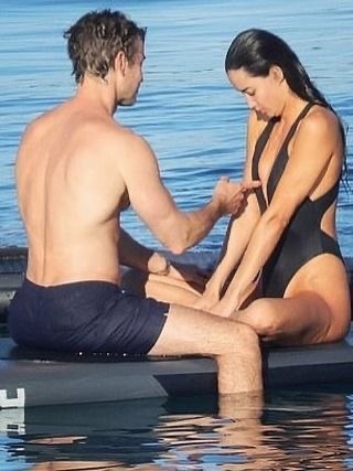 Invisibleoe's tweet photo. Kelsey Merritt &amp; Chace Crawford acting like nobody was watching. 😭🍿 https://t.co/NqW44ssLAm
