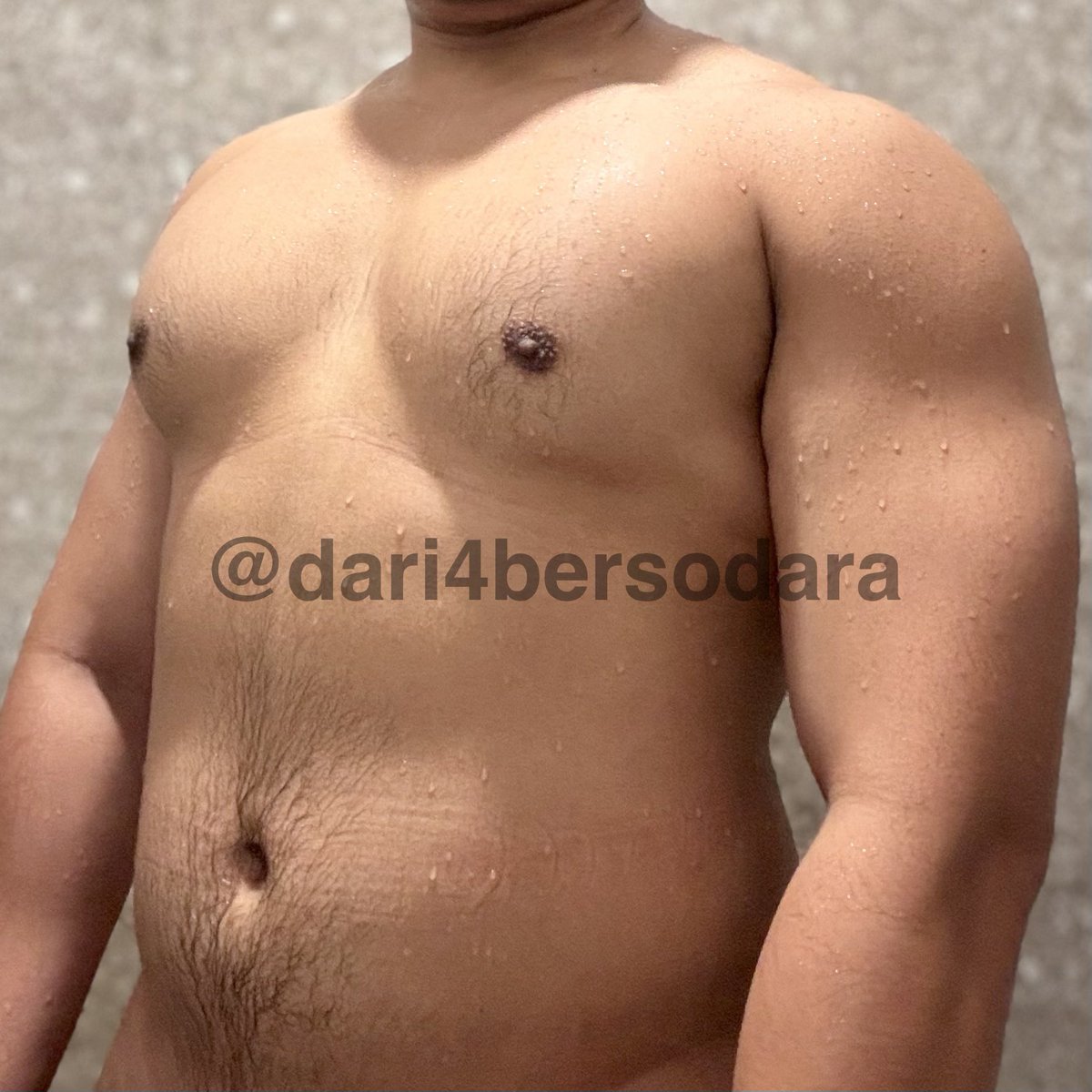 dari4bersodara's tweet photo. After chest day 🍼🍼 https://t.co/Rb5Fm9KUHS