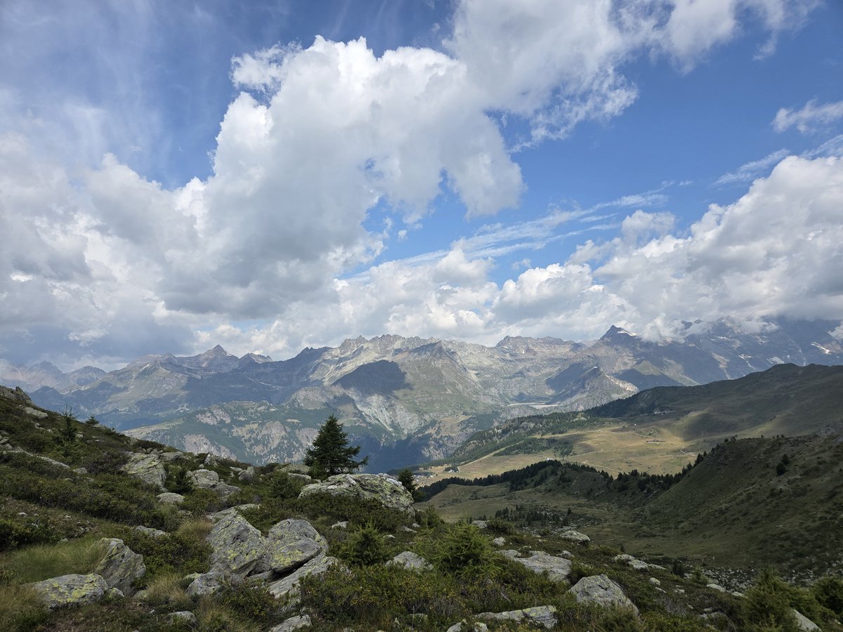 hakaltar's tweet photo. Today's hike done💙🤍💚 time to play PoGo✨️✨️ https://t.co/mK64Gmlkw7