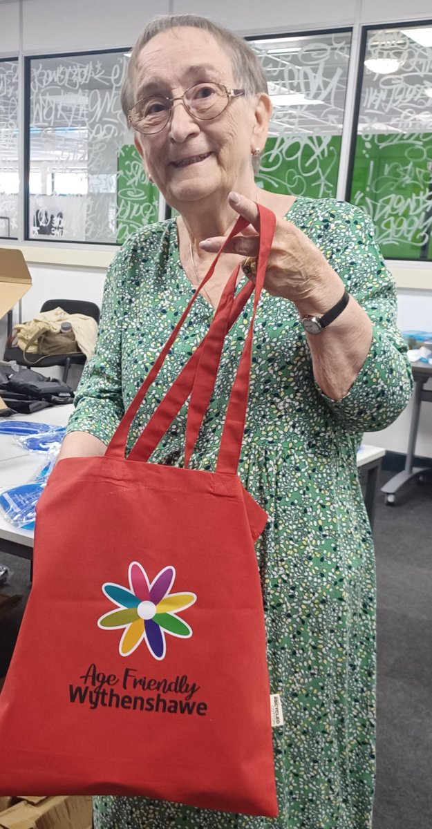ManCityCouncil's tweet photo. We teamed up with @AfWyth to give Summer Cooler bags to older residents to help them manage in extreme heat.🌞
It was funded by the Your Neighbourhood Fund. Each ward has £30,000 available to it.
Find funding and get involved: https://t.co/TEGxgyvtaf
#ZeroCarbonMcr #agefriendly https://t.co/2DaANgX9AN