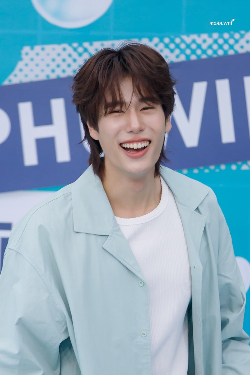 glitteronsunday's tweet photo. ยิ้มหวานของใครไม่รู้ ของกุได้มั้ย พี่ขอนะปอนด์ https://t.co/0tosDbP1MV