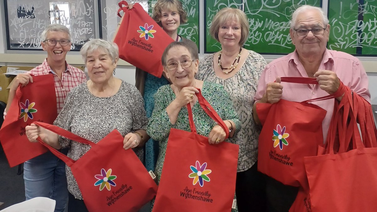 ManCityCouncil's tweet photo. We teamed up with @AfWyth to give Summer Cooler bags to older residents to help them manage in extreme heat.🌞
It was funded by the Your Neighbourhood Fund. Each ward has £30,000 available to it.
Find funding and get involved: https://t.co/TEGxgyvtaf
#ZeroCarbonMcr #agefriendly https://t.co/2DaANgX9AN