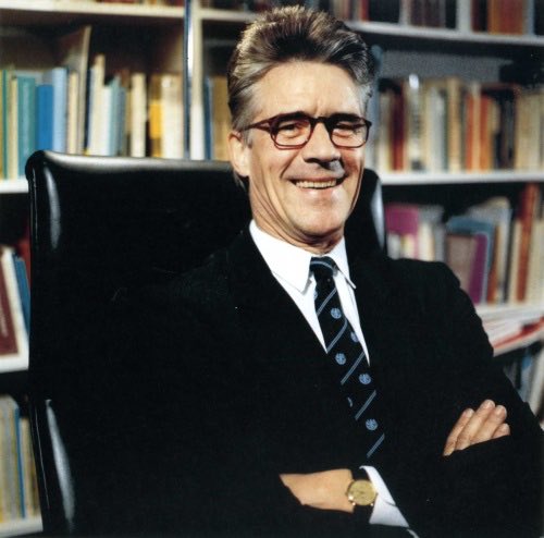 eljeekaa's tweet photo. @MEGroenstege @Denkjewel @jjvpeperstraten Haha een boze prof dr ir Akkermans https://t.co/ZA9gshwbPd
