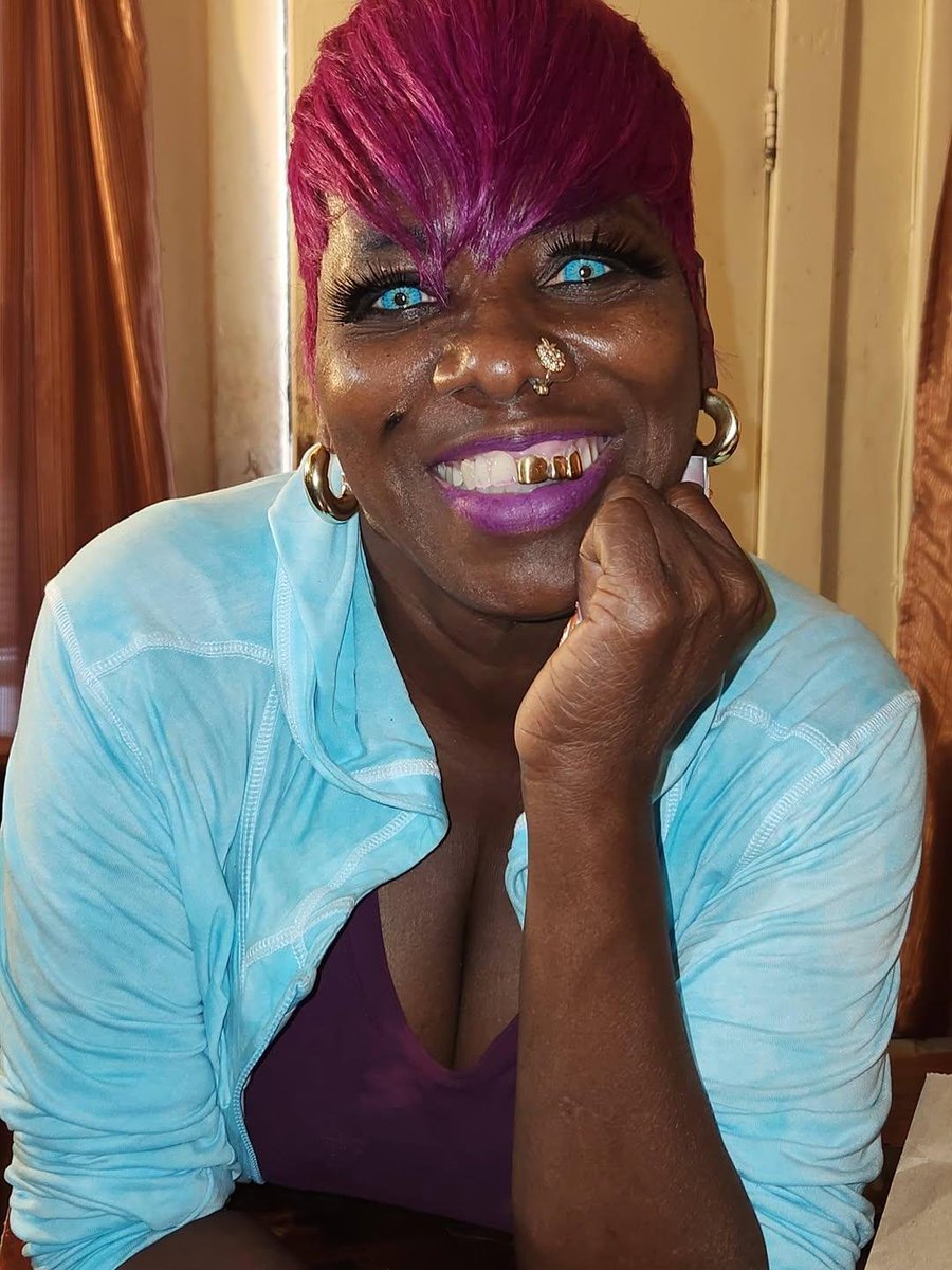 unstoppableszn's tweet photo. 65 never looked this good. Happy Birthday Aunt 🥳❤️ https://t.co/Tg5S7IJY1B