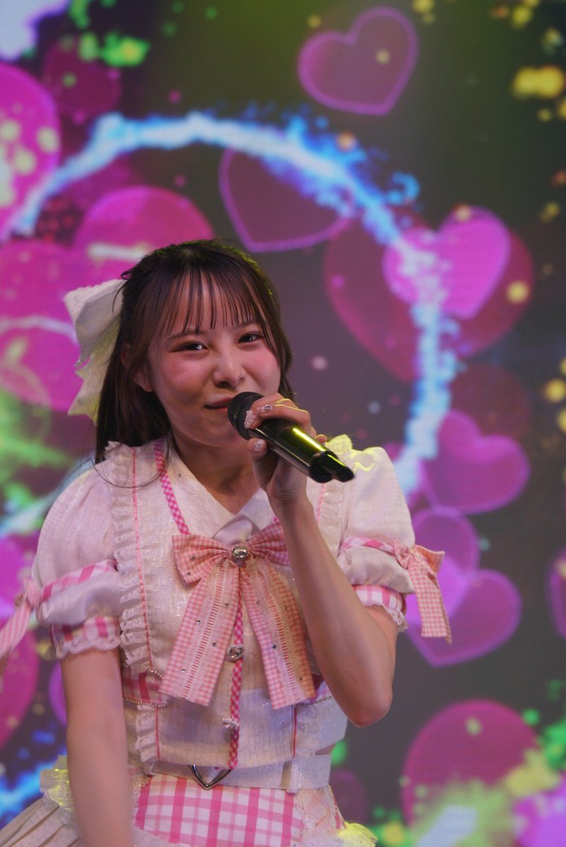 clariyasu's tweet photo. セレネは後ろの画面が華やかで好き✨️
推しが映える😺
#浜辺ゆりな https://t.co/LjesOCIubS
