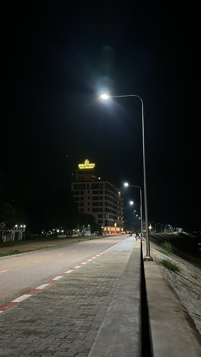 Do34110's tweet photo. ມີໃຜຢູ່ແຖວນີ້ບໍ່ … ? https://t.co/NIRTiz4l2D