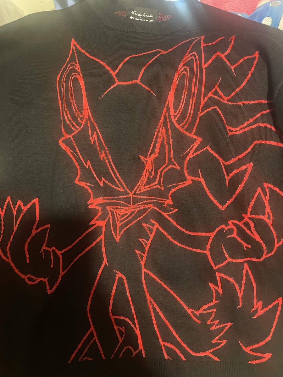 Salty_Sealz's tweet photo. I wore it and holy shit the material is actually so comfortable also I love the design on the sleeves https://t.co/xvH9fQyo6m
