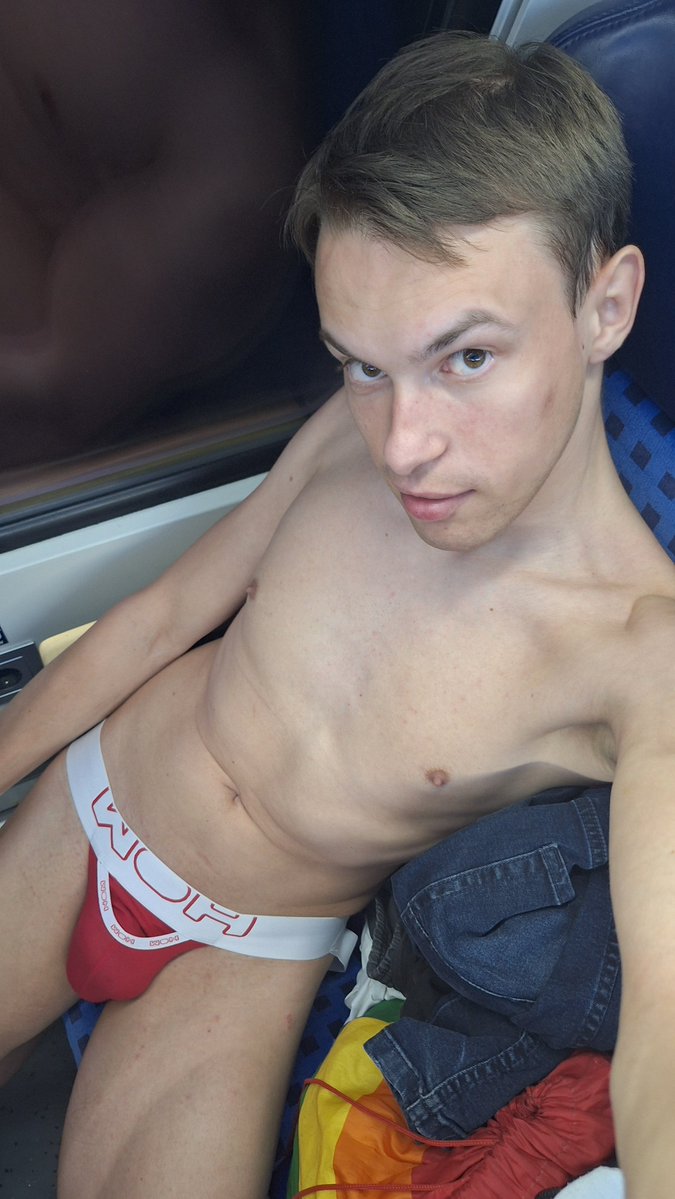 LugiaTwink's tweet photo. Ride with me 💥🚆 https://t.co/RtygzUfFy8