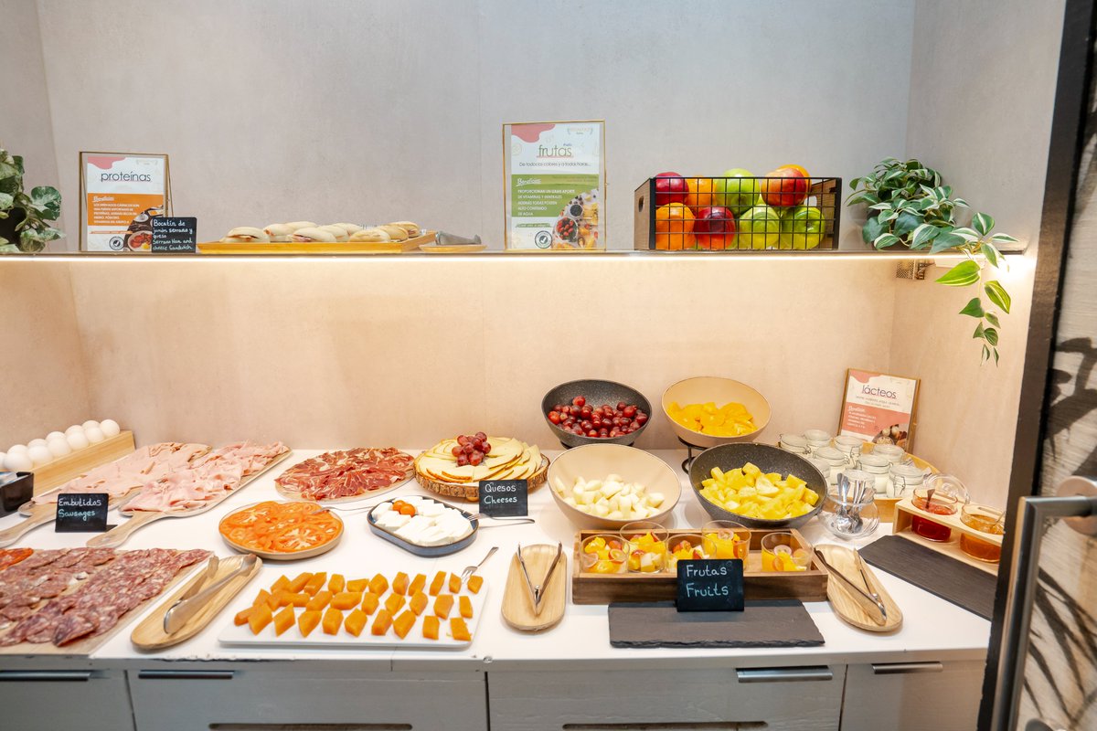 zenithoteles's tweet photo. Todo lo que estás buscando para tu próxima estancia en #Madrid.  

Una habitación muy confortable, un desayuno exquisito y una ubicación muy práctica para visitar la ciudad.  

👉📷https://t.co/LzzuJj3IVF https://t.co/7UyxImtWMA