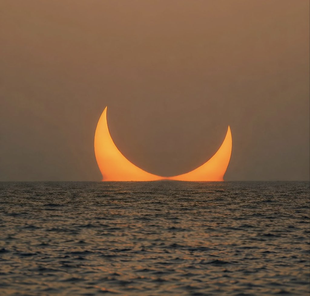 sereinvibee's tweet photo. Sunset magic on the horizon 🧡 https://t.co/RlGiwyalOP