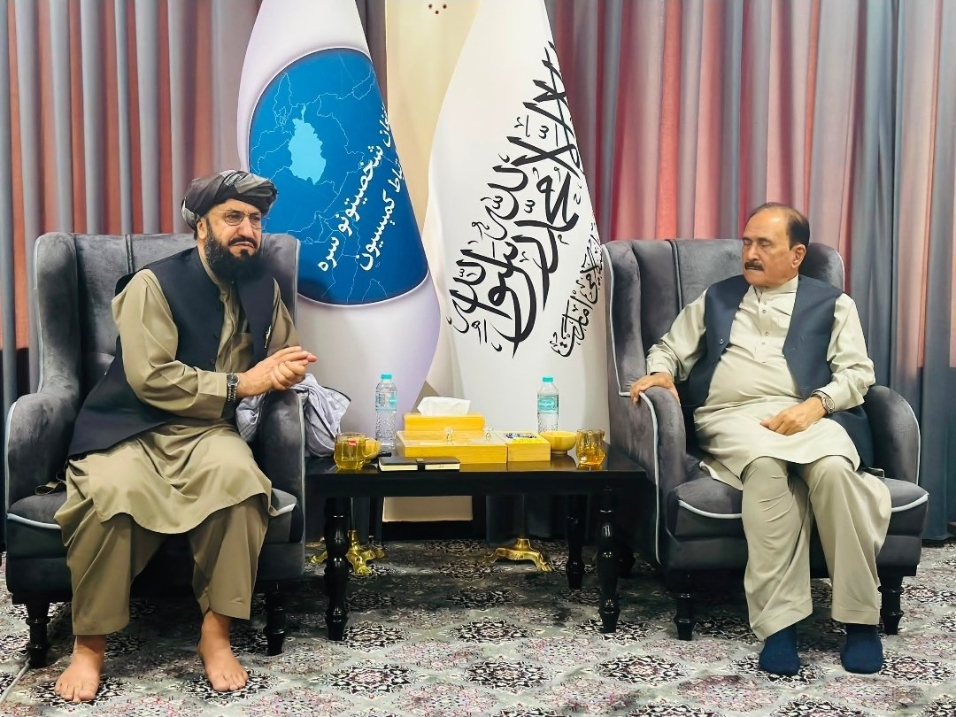 CCAfghanP's tweet photo. ۵/۱ د افغان شخصیتونو سره د تماس کمېسیون مسولينو، د تېرې ادارې له یو شمېر سیاسي چارواکو سره وکتل.

د کميسيون مسؤلينو د تېرې ادارې سیاسي چارواکو؛ د مخابراتو وزیر امیرزی سنګین، د معارف وزارت سواد آموزی معین محمد اعظیم کربلایي، د محافظت عامې او تصدې معین عبدالجمیل جنبش، https://t.co/0pummaEejp