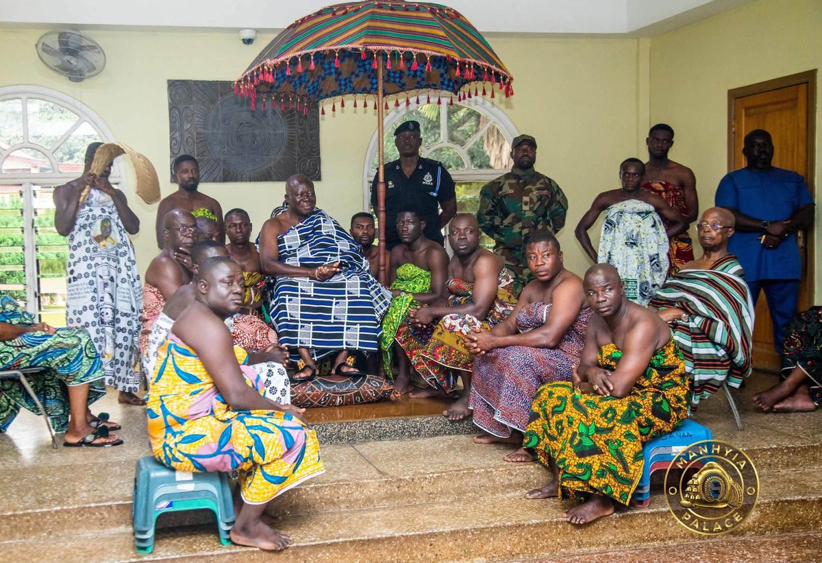 ThePalaceViewX's tweet photo. Otumfuo Osei Tutu II, Asantehene, on July 21, 2026, received a delegation from the Dagbon Traditional Council that formally informed him of the passing of Ya-Na Abukari II, the Overlord of Dagbon. https://t.co/TM7eq6Wie8