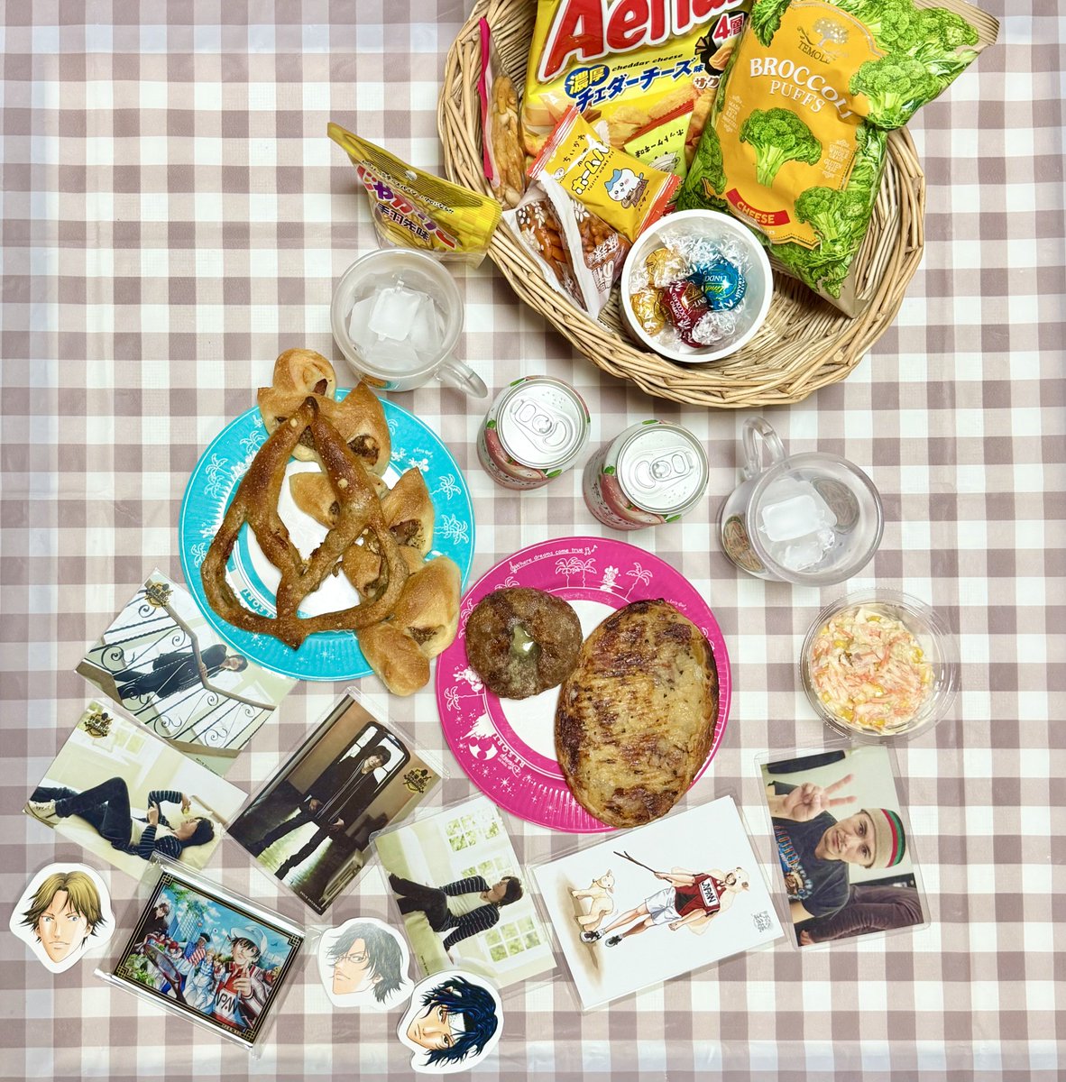 fleur_0305's tweet photo. テニサミの後はアキちゃんのお家にお泊まりさせていただいて一緒にテニチャ観たの🎾
次の日はソラマチでかき氷食べて、さちんが出ているイベに参加させていただいて夜ご飯食べて解散！
本当に長時間一緒に居てくれてありがとう＆アキちゃんのこの日の服も可愛すぎた！
また遊ぼ〜！💗
@masu__0305 https://t.co/khXLYWOQgo