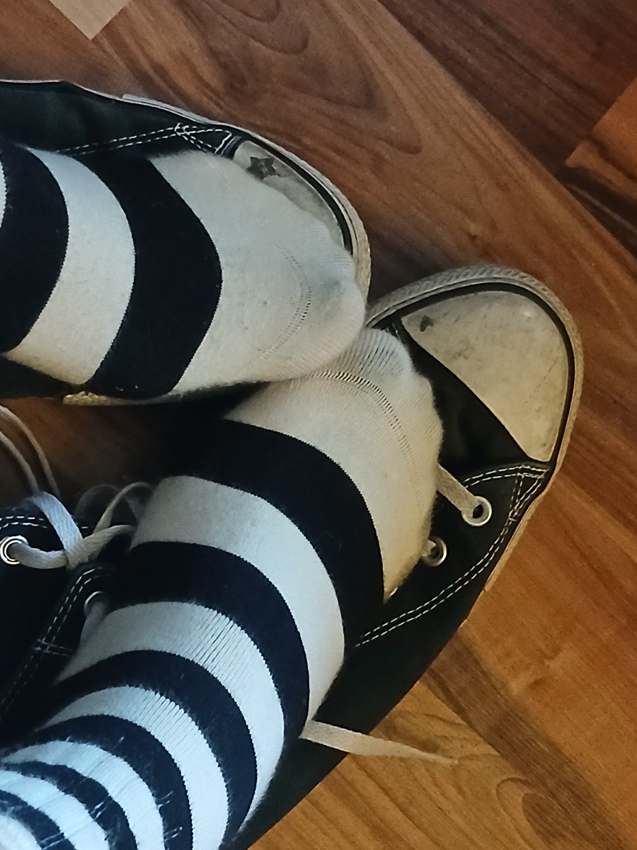 pawsonyaface's tweet photo. Stare deep into my socks at my painted toenails :3 get lost in them I know you want toooo https://t.co/2CpBL6Yeih