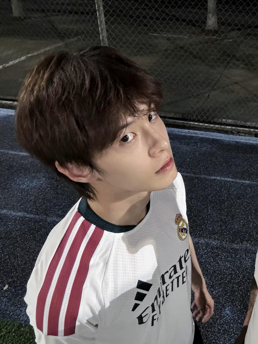 1k_happy_'s tweet photo. 오늘은 축구하러 갔나봐 !  ⚽️ https://t.co/XY8smTSSqW