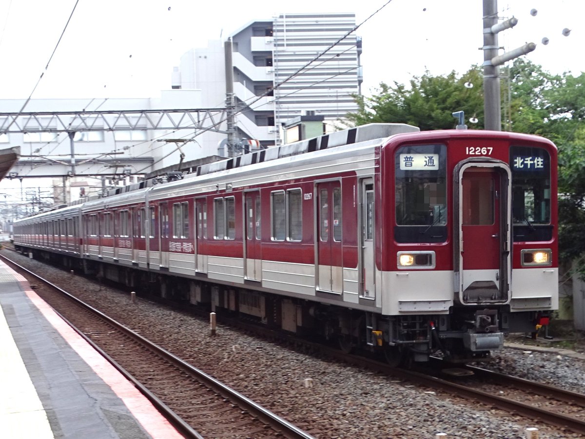 TakashimaExp2's tweet photo. 7/5(日)
近鉄通勤車風のラッピングが施されている東武10050型11267F、漸く撮影出来ました。東京都心でこの色を見られるとは...
この日は11433Fとの併結で北千住ローカルへ。スカイツリーの麓に近鉄色が居る光景は中々にシュールです。
尤も、連結面の「鬼怒川公園」にも驚かされましたが(笑)。 https://t.co/ENbG6Gngng