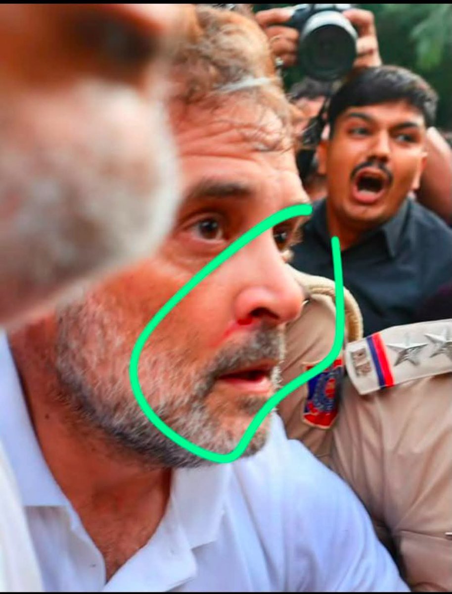 DileepY51270176's tweet photo. लोकतंत्र में आंदोलन करने का अधिकार सभी को है। विपक्ष के नेता राहुल गांधी जी के साथ सरकार का ऐसा दुर्व्यवहार उचित नहीं है। https://t.co/hZCK7ohgoP