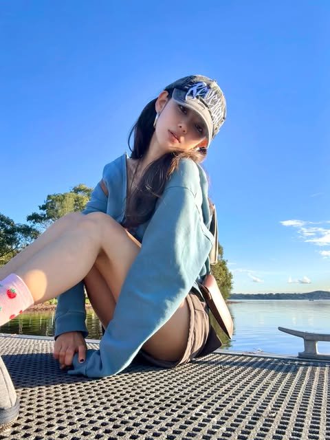 NEWJEANSBR's tweet photo. 📸 | #DANIELLE atualizou seu instagram (DazziBelle).

"A vida fica nublada às vezes, mas a luz sempre encontra o caminho de volta. Até lá, continue brilhando.
Eternamente grata, Dazzi xx" 

#NewJeans #NJZ #MHDHH https://t.co/G8L676qwRg