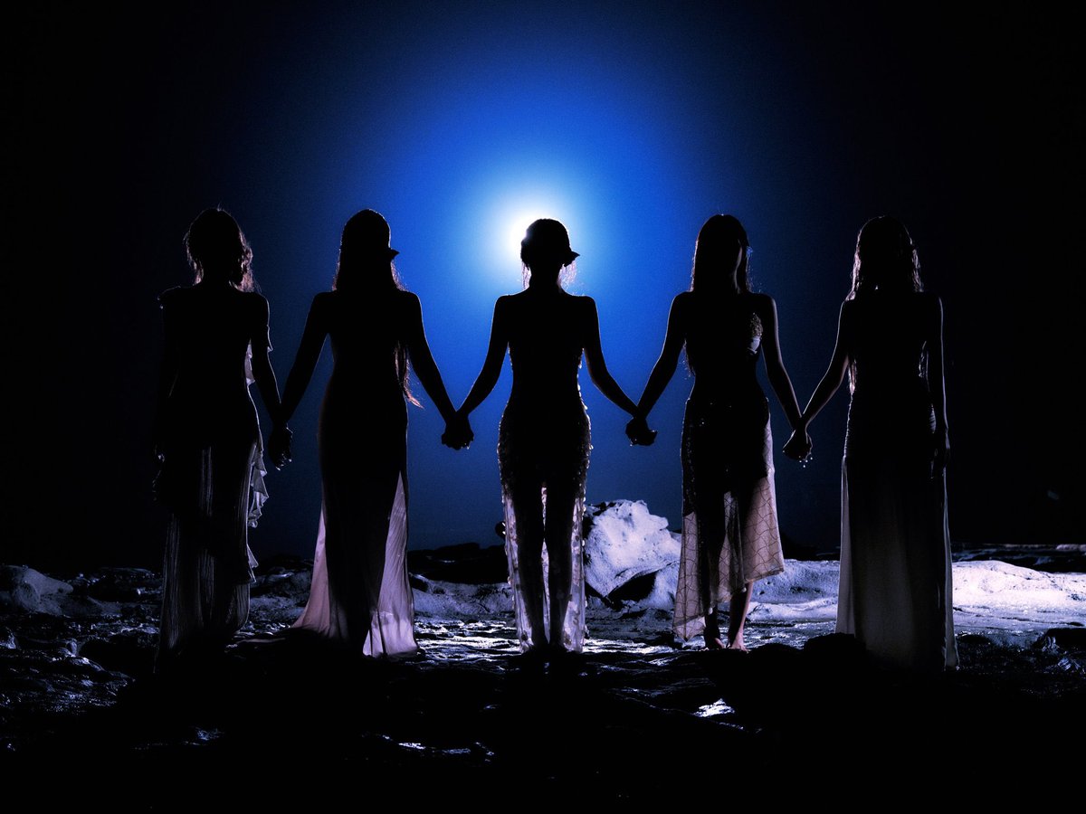 nicovelvets's tweet photo. i love how red velvet always manages to make their teasers slightly eerie and unsettling despite the range of concepts they do their consistency is just unmatched https://t.co/vq2eyJzEtG