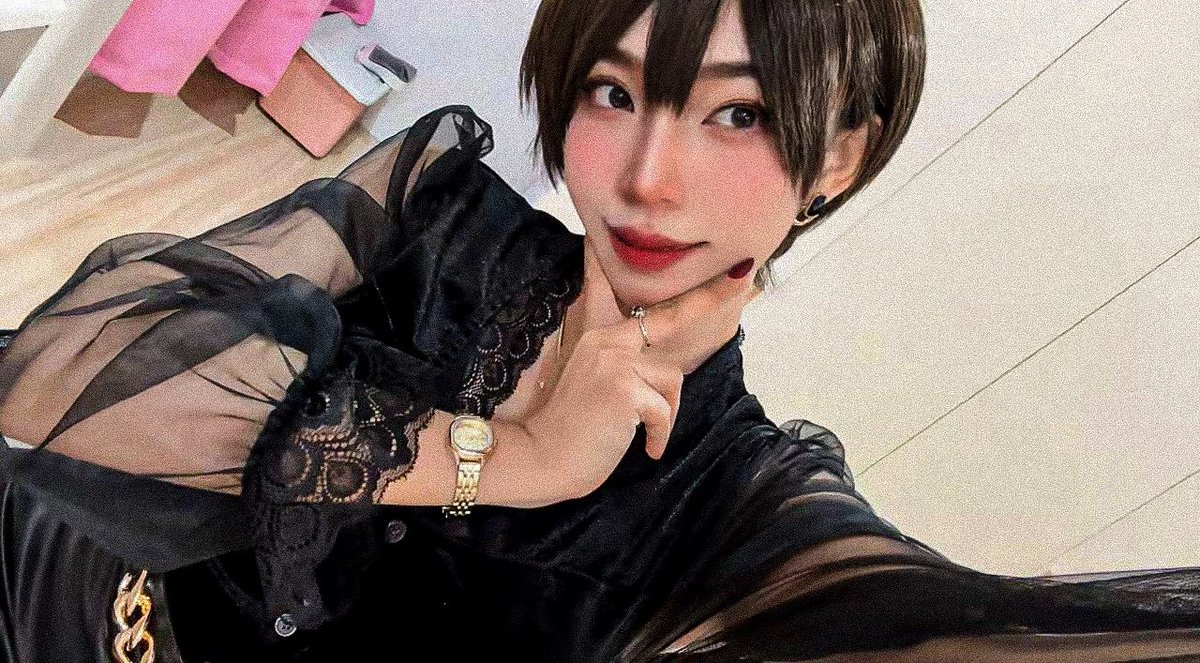 R1_021's tweet photo. 🖤🖤 https://t.co/daHjZmcsMV