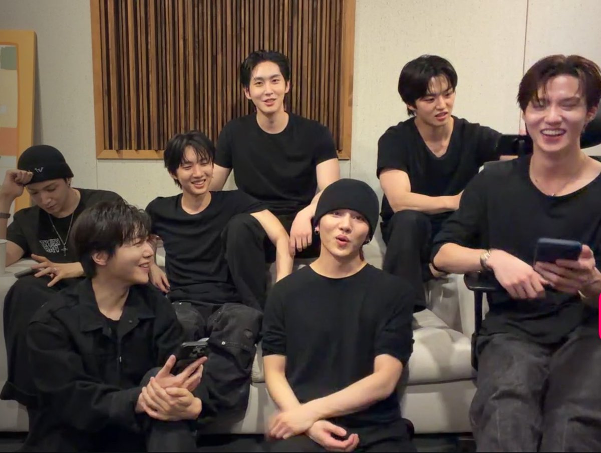 kinobloom's tweet photo. my pentagon oh how i missed you all together 🥹💙
#PENTAGON #펜타곤 https://t.co/izlUWv3vg0