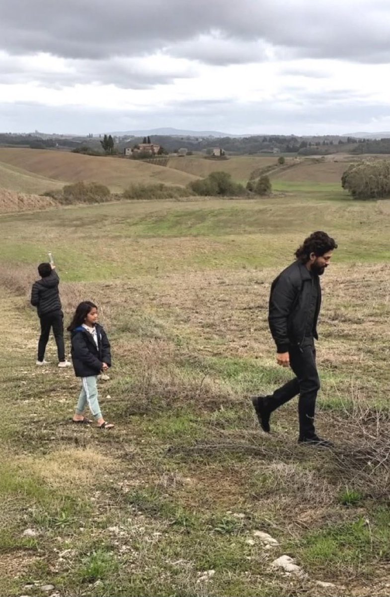 FilmyBowl's tweet photo. Icon star #Alluarjun with Kids 😍😍 https://t.co/ztkM3DVUxt