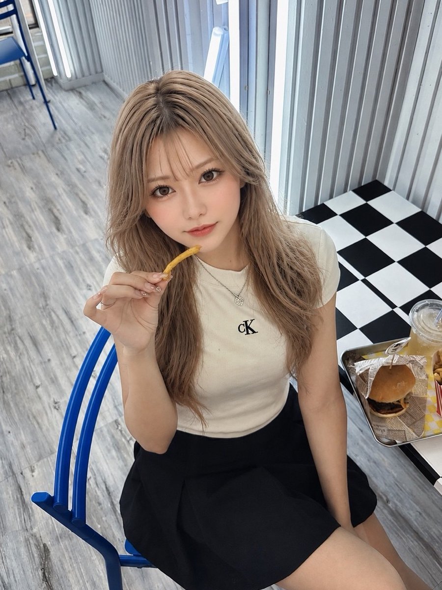 えれな tweet media
