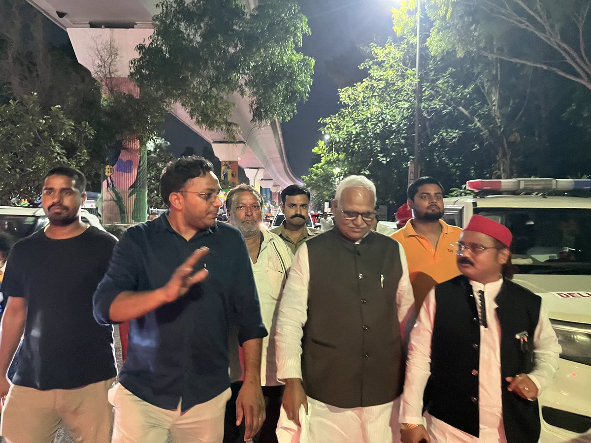 DrLaxman_Yadav's tweet photo. दम है कितना दमन में तेरे,
देख लिया है देखेंगे,

जगह है जितनी जेल में तेरे,
देख लिया है देखेंगे. https://t.co/JMEl6UuPwT
