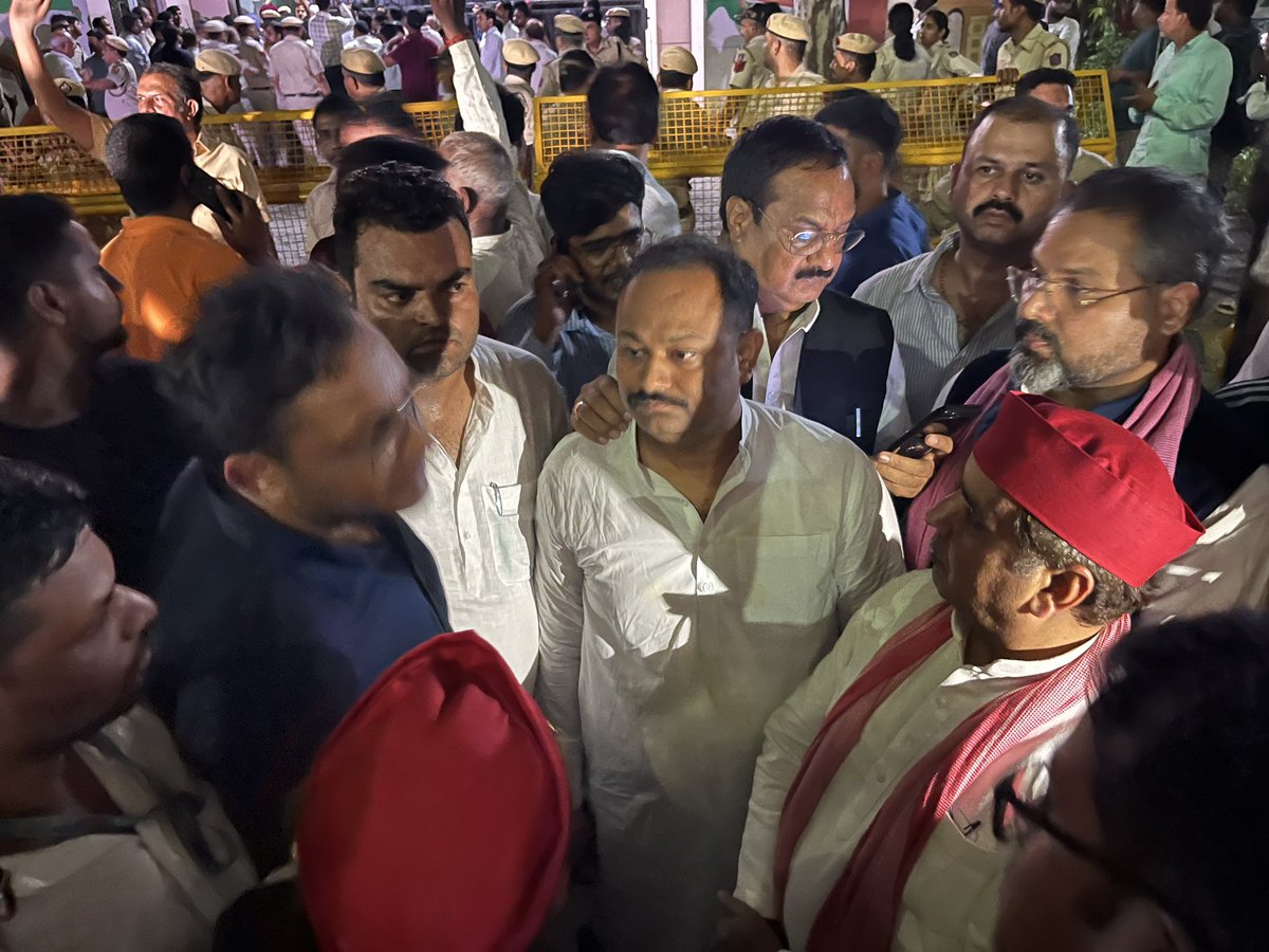 DrLaxman_Yadav's tweet photo. दम है कितना दमन में तेरे,
देख लिया है देखेंगे,

जगह है जितनी जेल में तेरे,
देख लिया है देखेंगे. https://t.co/JMEl6UuPwT