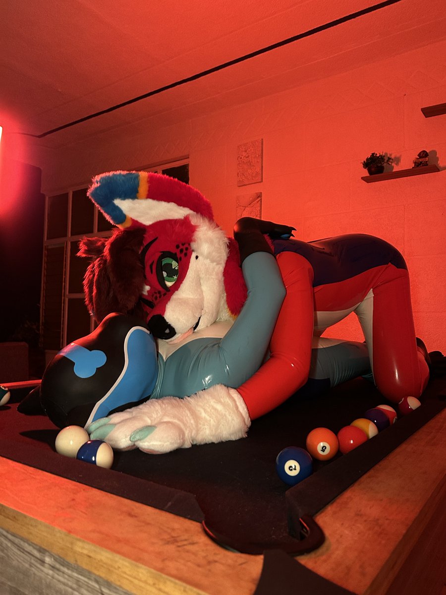 AkkoAtsuko20's tweet photo. If you lose at pool, you have to pay your bets with your on-duty service drone. 🥴🫪
#rubberfur #squeaky #latexfur #rubberdrone 

Paws and drone by: @furrjoi01 https://t.co/dGM9YHbPfX