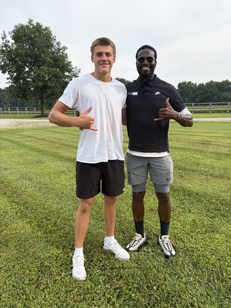 TheAustin_Coles's tweet photo. Up North for a few days during off week and me and my little bro catching up & getting some work in with Coach Beon. @JavidJames8 #BEONWR @STA_Football @CoachHarriott @IamGlennHolt @CoachJP3 @CoachJoeSloan @CoachWillStein #BBN https://t.co/RZS6Izy06T