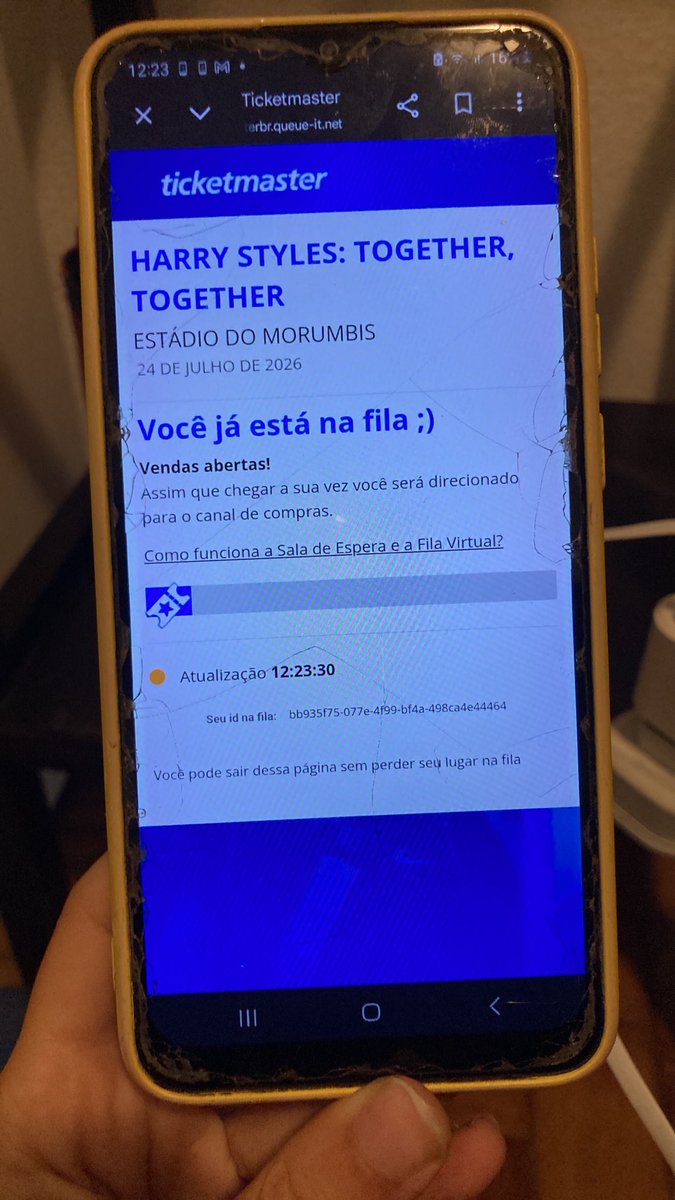 sofiagardeI's tweet photo. QUE INGERNO ESSA PORRA DESSA FILA DE NOVO https://t.co/OjPh7X4fwK