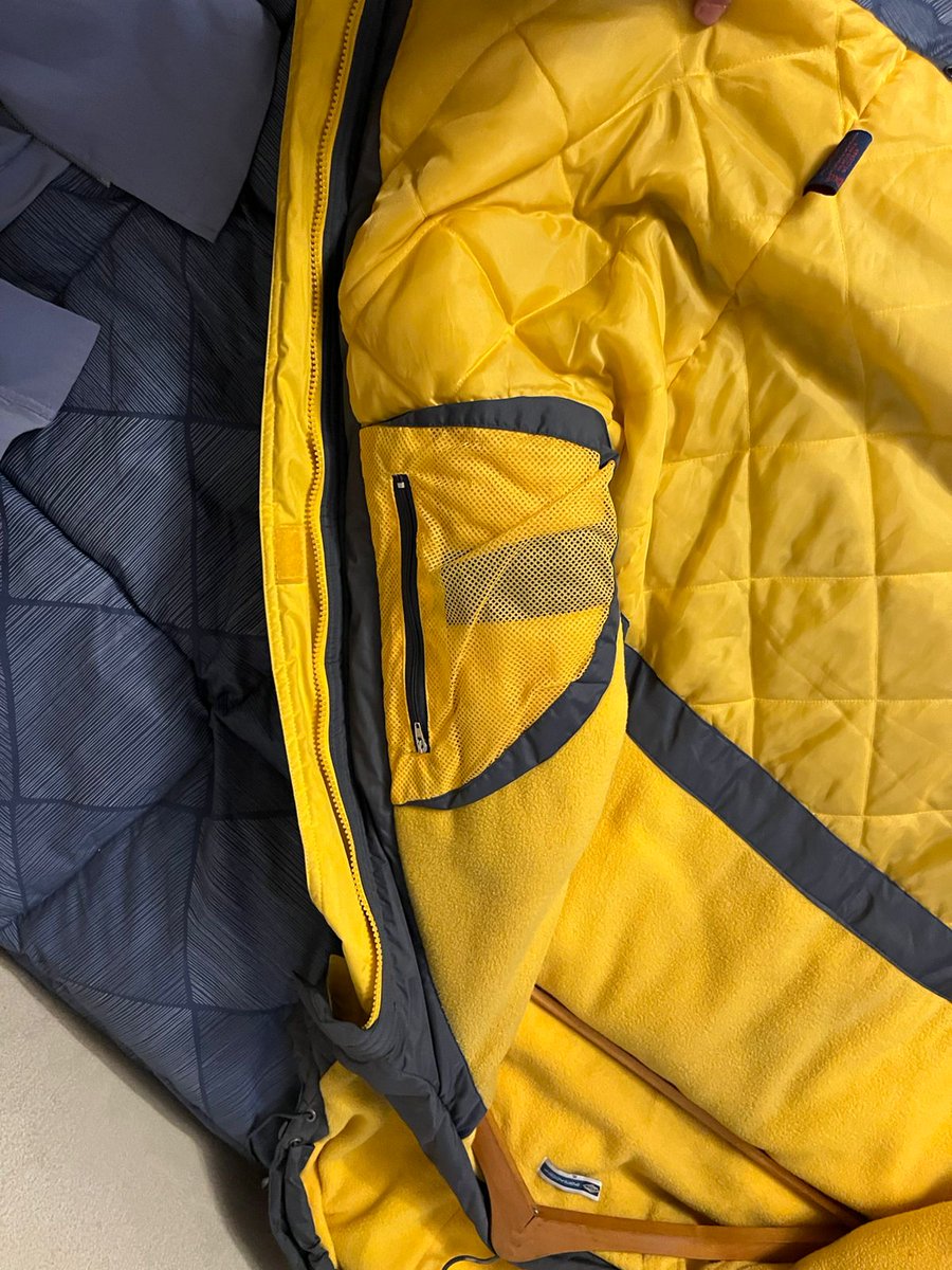 Gar4geS4LESCL's tweet photo. Vendo 40.000 , Parka Outdoor Hombre – Impermeable, térmica y con forro acolchado Chaqueta de invierno en excelente estado, combinación gris grafito con amarillo. Diseño outdoor ideal para frío, lluvia y viento. Caracterís https://t.co/ewbsrodAFc