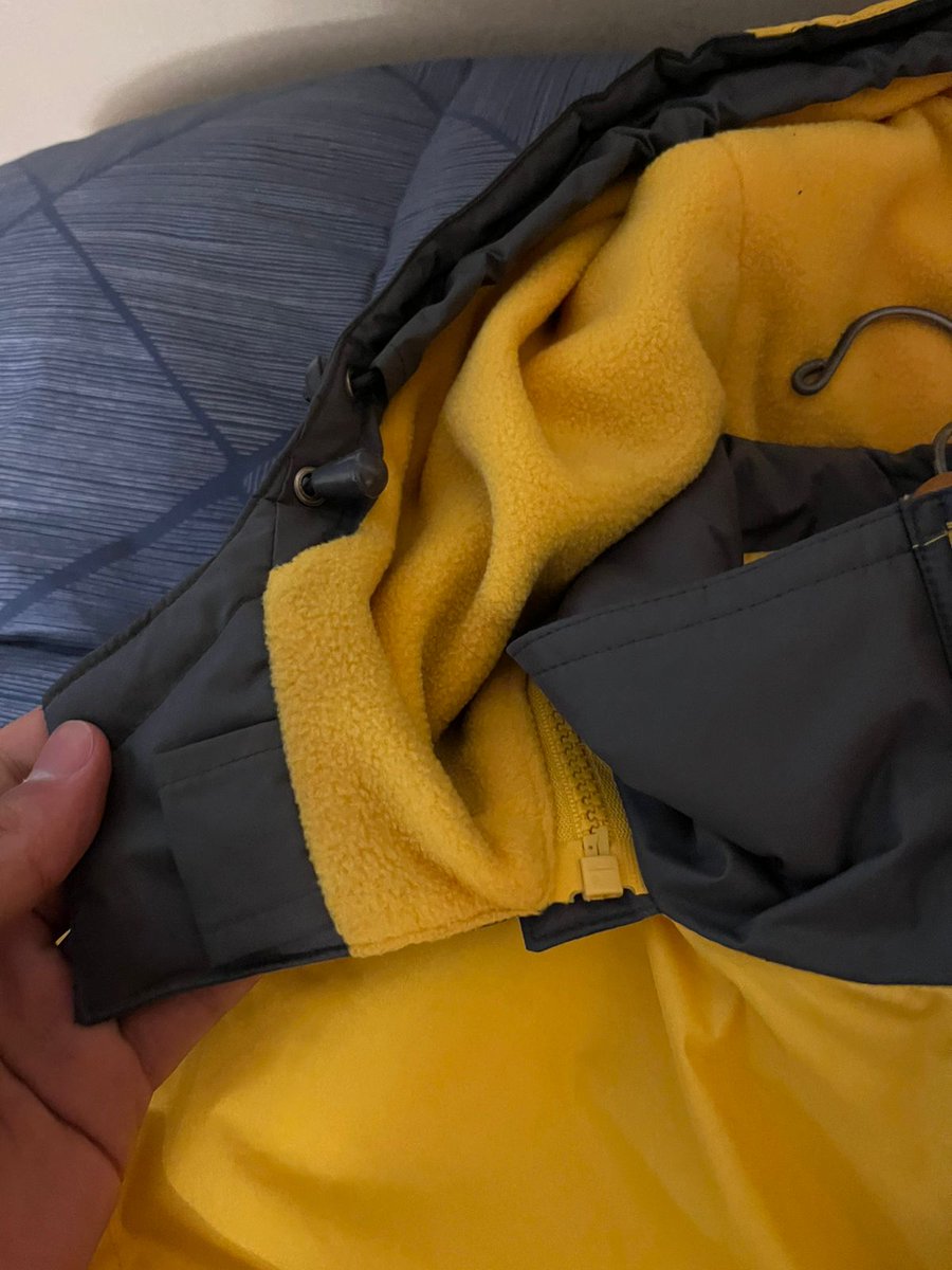 Gar4geS4LESCL's tweet photo. Vendo 40.000 , Parka Outdoor Hombre – Impermeable, térmica y con forro acolchado Chaqueta de invierno en excelente estado, combinación gris grafito con amarillo. Diseño outdoor ideal para frío, lluvia y viento. Caracterís https://t.co/ewbsrodAFc