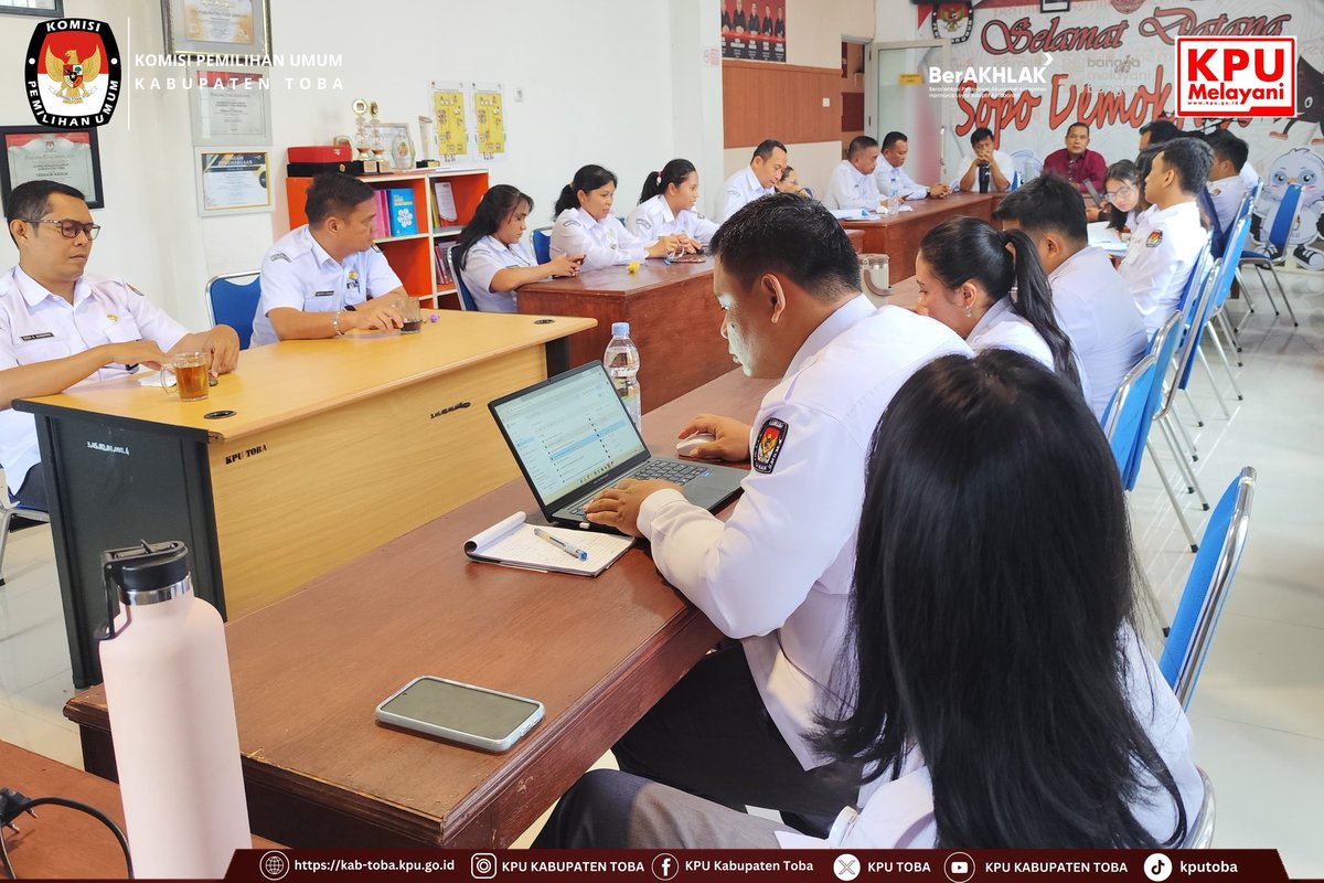 KpuToba's tweet photo. #TemanPemilih, Rapat Pleno Rutin KPU Kabupaten Toba, Balige. Senin (20/7/2026).

Rapat pleno rutin di buka Ketua KPU Kabupaten Toba, Sugar Fernando Sibarani, dan dihadiri bersama anggota KPU Kabupaten Toba Helderia Purba, Posman Naiborhu, dan Erikson Sitorus, beserta Sekretaris https://t.co/3K3svM2Alc