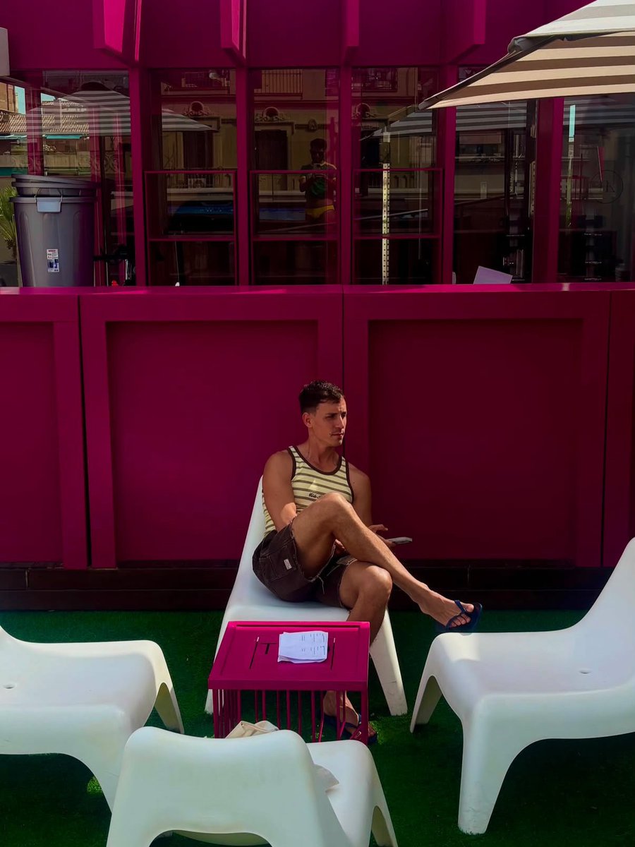 GayVoyageur's tweet photo. Hi guys! 🏳️‍🌈 Les vacances approchent et si tu n'as toujours pas réservé ton séjour, j'ai une adresse à te faire découvrir! 🌞 Je t'emmène à l'Axel TWO Barcelona, un hôtel gay friendly.🕺🏻

🛎🔗 Book now ici https://t.co/z1mWyA3x6Q

@gayvoyageur @axelfriendly #axelhotels #gaytravel https://t.co/eLzqt5ot8C