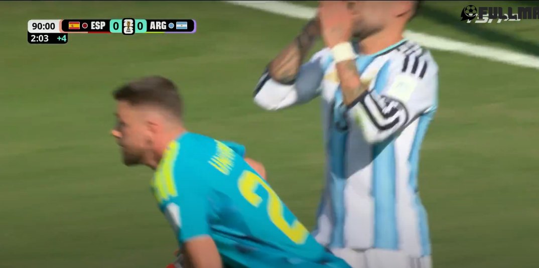om_gelap's tweet photo. @Marimar_Aauw lah kok itu. sebelumnya ada yg akting kena sikut tp gak dapet atensi.🤣 yg masih bela argentina tu cuma suka messi bukan suka sepakbola. sepakbola lebih besar drpd messi. sepakbola yg besarin messi bukan sebaliknya. https://t.co/pBX9pWndWh