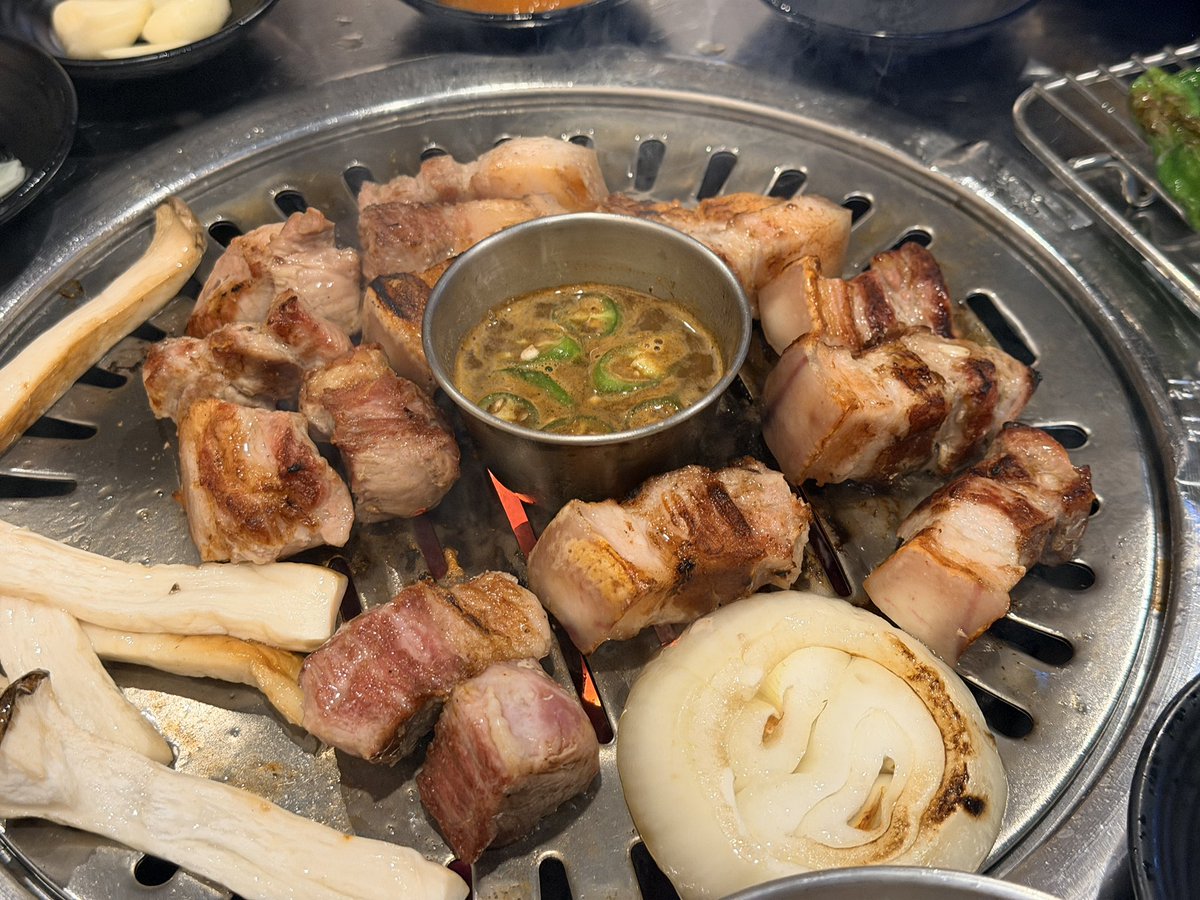 zoossu's tweet photo. 오늘 먹은 것
1. 흑돼���
2. 거부기밥
3. 픽업 명란마요소금빵 https://t.co/4XZ2tnDdcY
