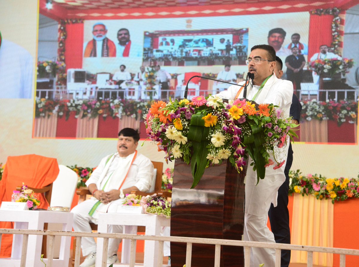 cmowbgov's tweet photo. Hon'ble Chief Minister Shri Suvendu Adhikari flagged off 50 new AC buses, reinforcing West Bengal's commitment to modern, safe and efficient public transport. https://t.co/H48GFzKYxq