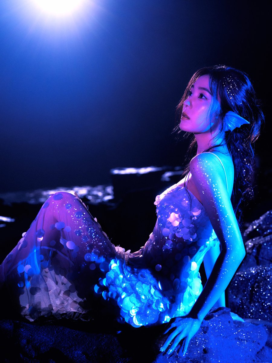 fanniirene's tweet photo. this photo is a masterpiece and i wish i could explain how ethereal irene looks, but words just aren’t enough 😩 https://t.co/l8gwzdjF7T