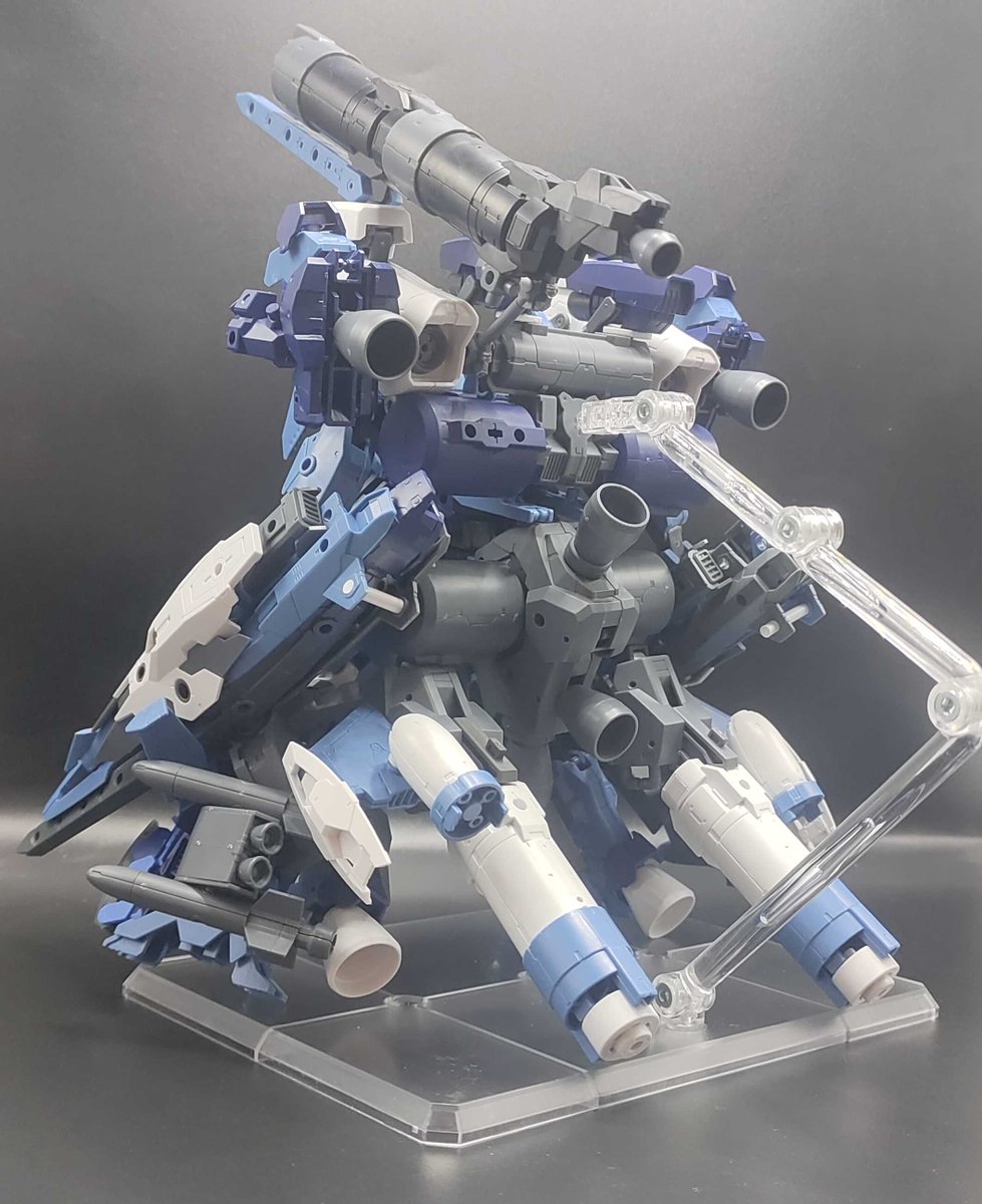 kamijo57192871's tweet photo. 【AquaTian】

本機は水中型baskyrottoを母体に海洋機動要塞へ改装。濃青黒グラデーション装甲を備え、背部に長砲身重主砲、両腕に多層近接兵装を搭載。多数の推進ノズルと燃料タンクで高い水��機動力を持ち、環状火力による全方位弾幕を展開する海域専用重機体。

#30MM
#30MMCM2026
#30MMEF https://t.co/IWvjDKaRjE