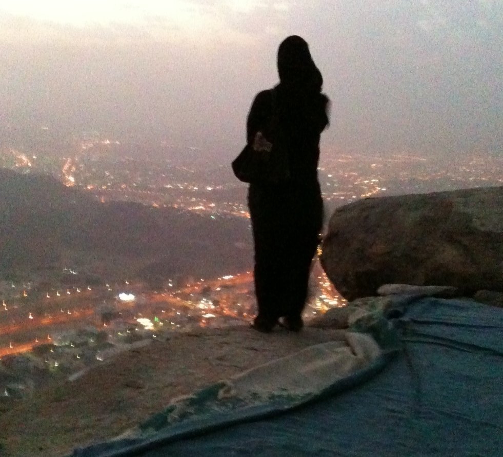 r_a686's tweet photo. #مجموعة_الخواطر #خواطر_وأقلام_تعبر #بوح_آخر_الليل #بوح_lلخواطر #رسالة_لقلبك
ياقلب💔 لست  أنت أول 
ولا أخر
 من تجرع الألم   🥀🥀
ففي هذه الحياة قلوب كثيره
 تعاني  من الألم بصمت 😔🥀🥀 https://t.co/woH8evcnge